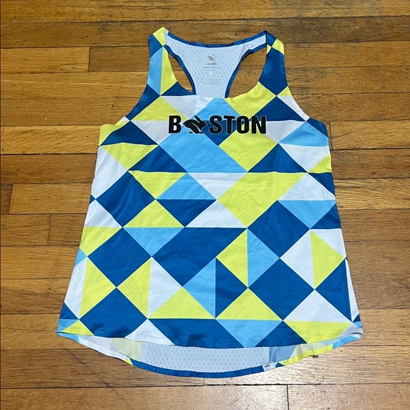 Run In Rabbit Boston Geometric Running Tank Top, size Medium - Picture 2 of 10